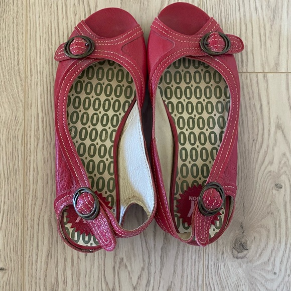 Ladies Preloved Fly London Sandal. Color Red. Size 37 - Picture 1 of 4